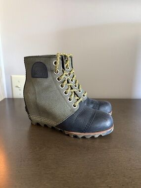 Sorel Olive Canvas and Black Leather Wedge Lace-Up Boots with Yellow Laces